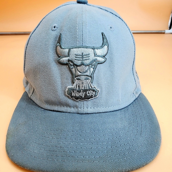 Chicago Bulls Windy City New-Era Classic SnapBack 9Fifty Cap - Picture 1 of 16